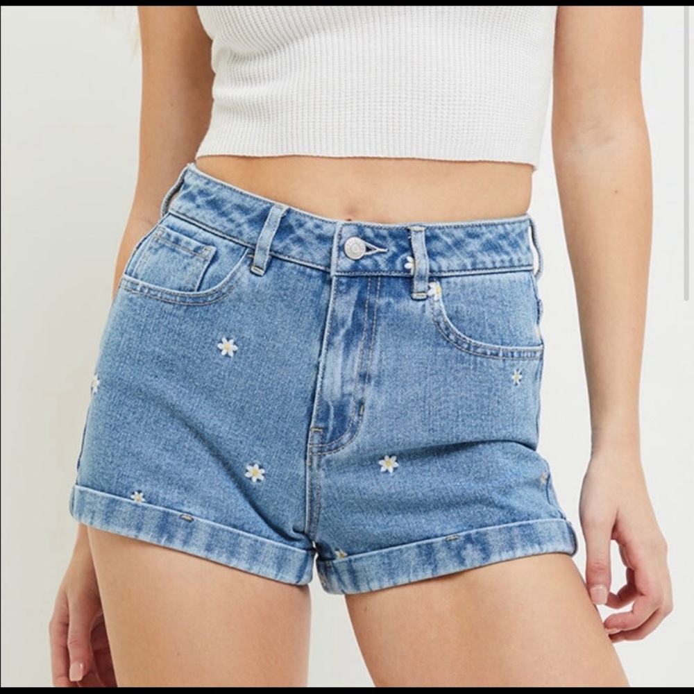 Daisy pacsun shorts